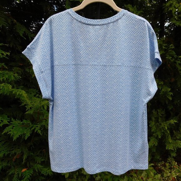 Tommy Bahama Soft & stretchy Dolman VNeck Top - Picture 3 of 3